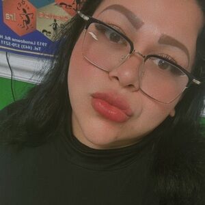 Meet your Posher, Ana